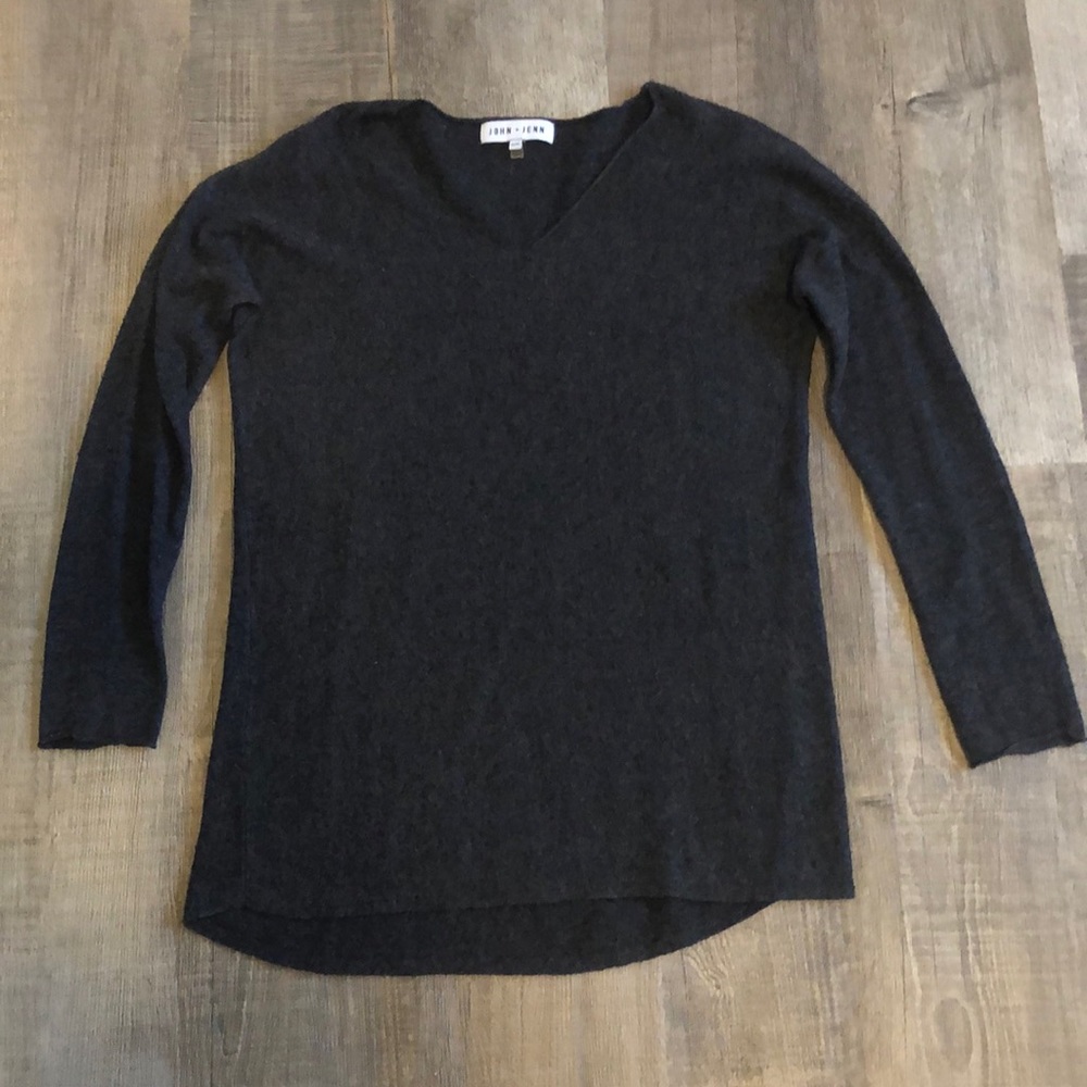 EUC John + Jenn sweater Medium